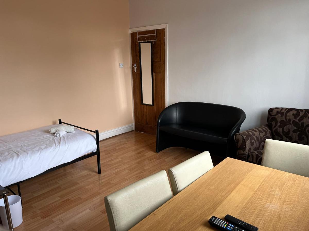 2 Bedroom Apartment, 5 Minutes From City Centre Newcastle upon Tyne Exterior foto
